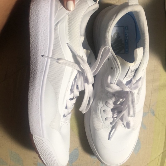 All white ultrarange Exos size 9 women’s , worn ONCE, a little snug on me - Picture 2 of 4